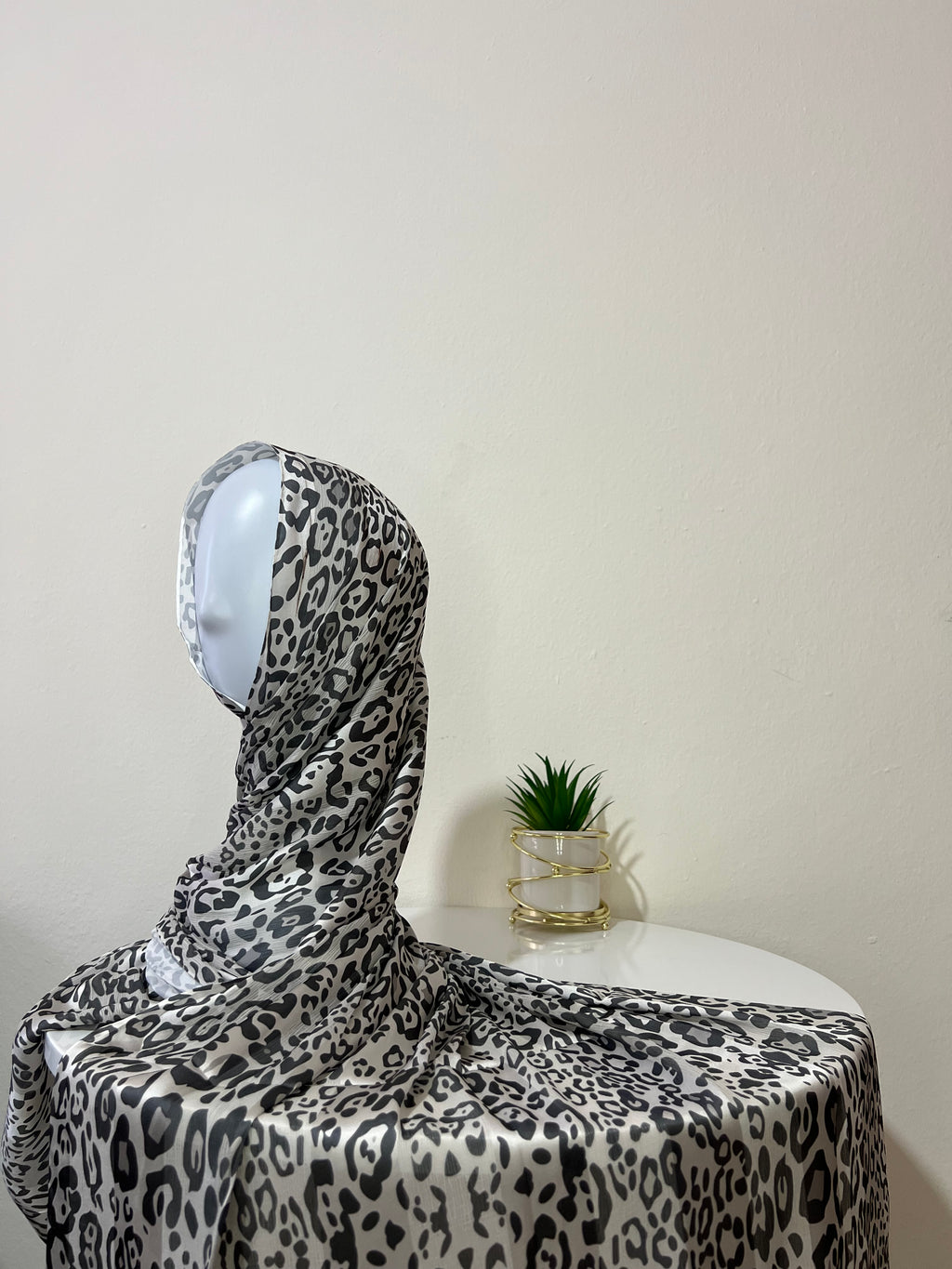 Tiger with linen satin