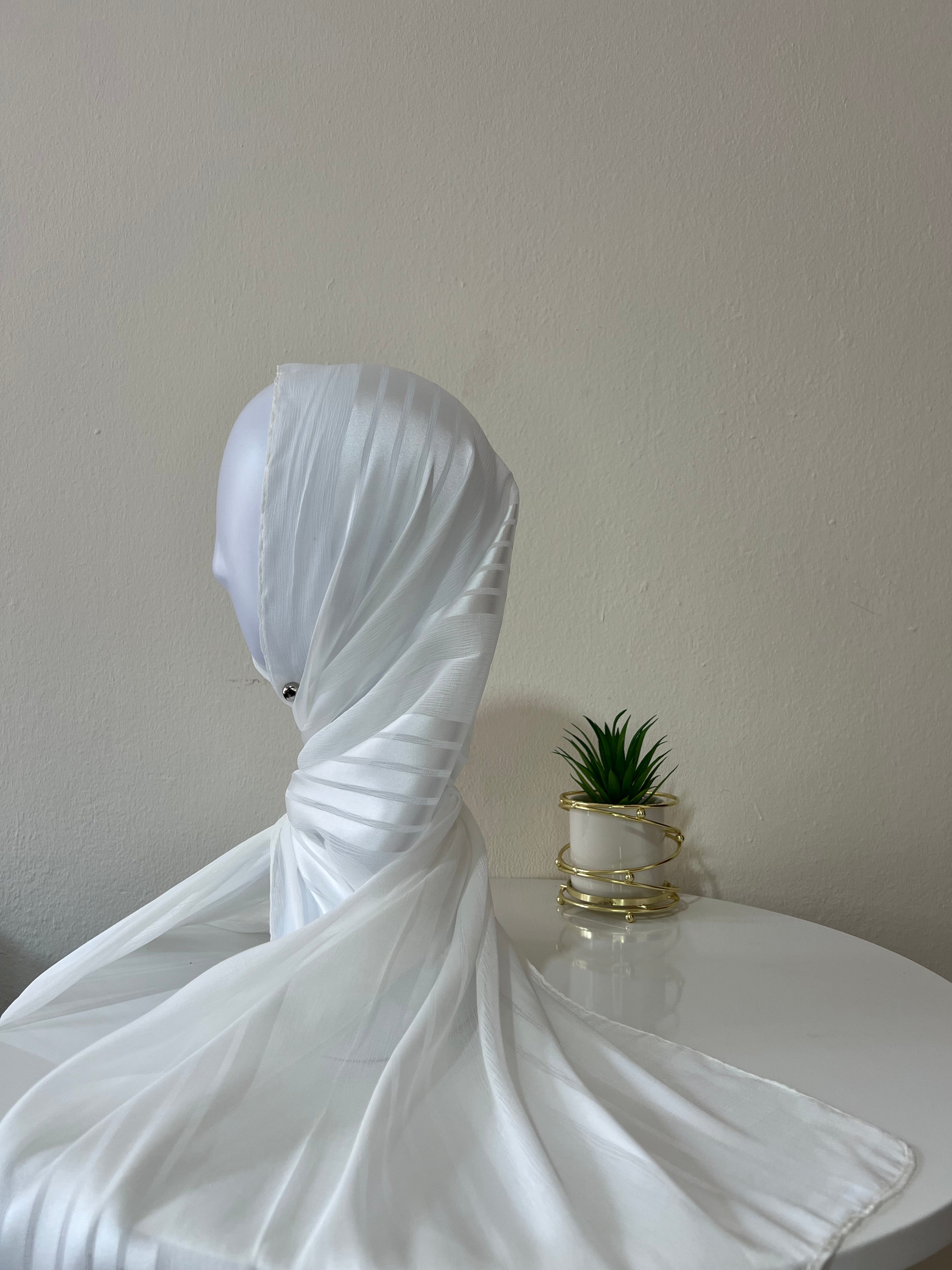Linen veils with satin