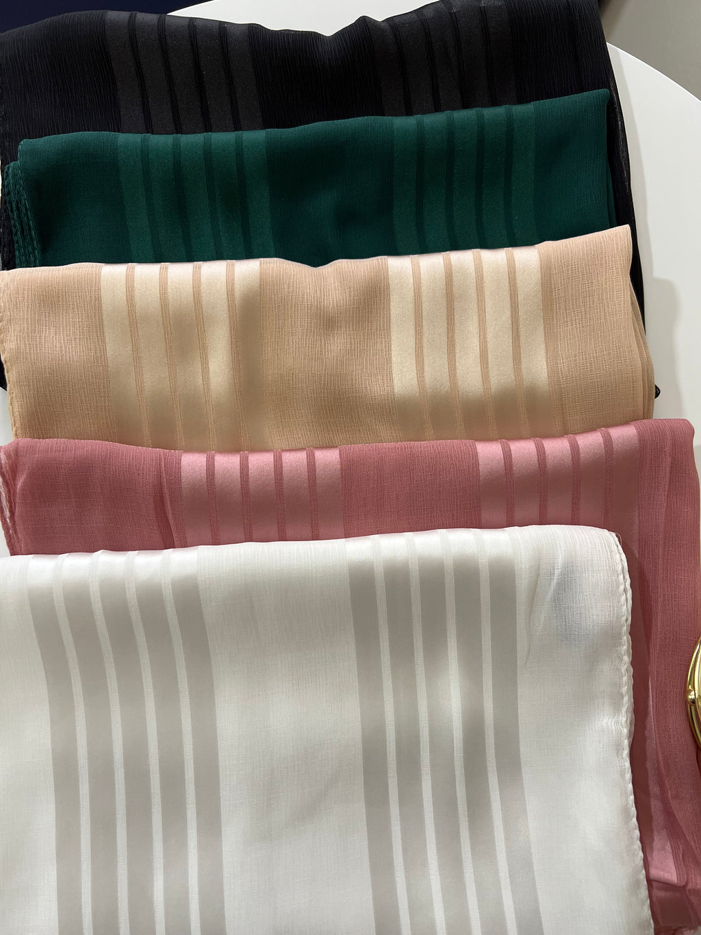 Linen veils with satin