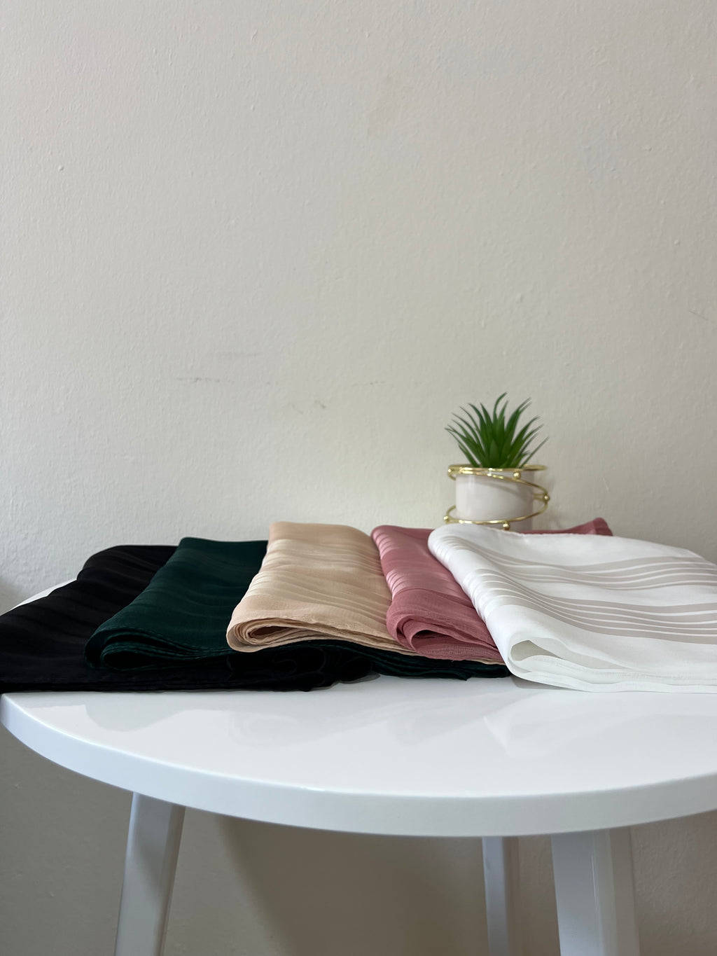 Linen veils with satin